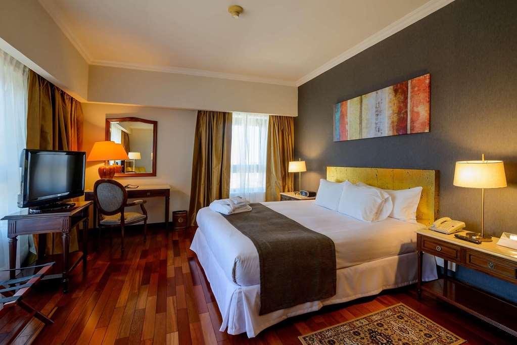 Radisson Montevideo Victoria Plaza Hotel Zimmer foto A room at the hotel